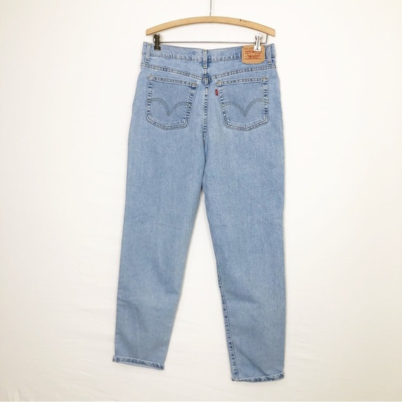 Levi’s 512 classic slim tapered, high rise, light wash jeans. - Picture 9 of 12